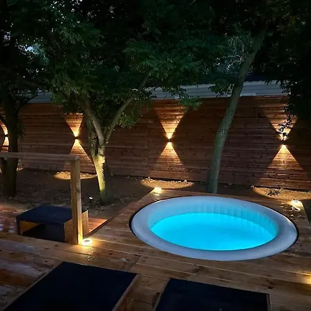 Villa Domaine Prive - Sud De France - Jacuzzi Le Cailar